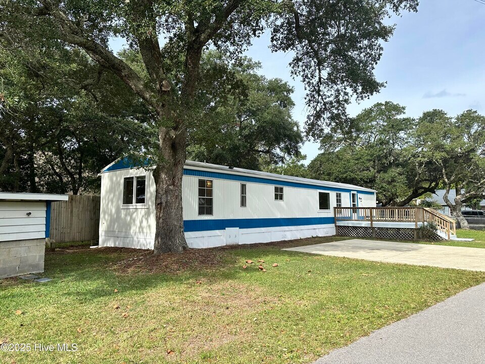 146 Lennoxville Point Rd in Beaufort, NC - Building Photo
