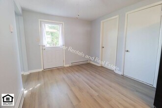 5104 Eastwick Dr in Fort Wayne, IN - Foto de edificio - Building Photo