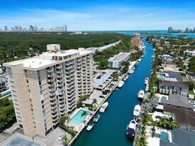 2350 NE 135th St, Unit 401 in North Miami, FL - Building Photo