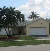 10140 Torchwood Ave in Plantation, FL - Building Photo