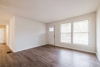 2011 W Starmount Way in Decatur, GA - Building Photo - Building Photo