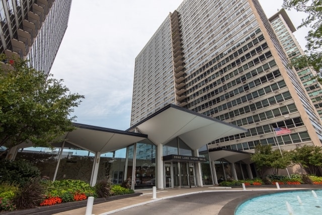 3550 N Lake Shore Dr, Unit 2611 in Chicago, IL - Building Photo - Building Photo