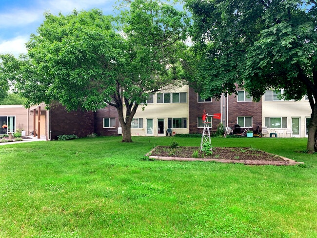 Woodland Apartments in Woodbine, IA - Foto de edificio - Building Photo