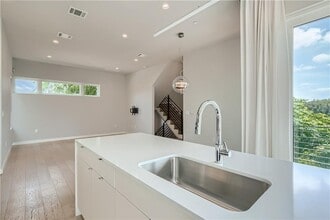 5605 Sunshine Dr in Austin, TX - Building Photo - Building Photo