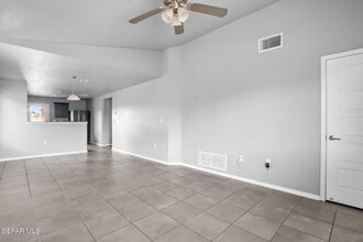 11508 Flor Gloriosa Dr in Socorro, TX - Building Photo - Building Photo