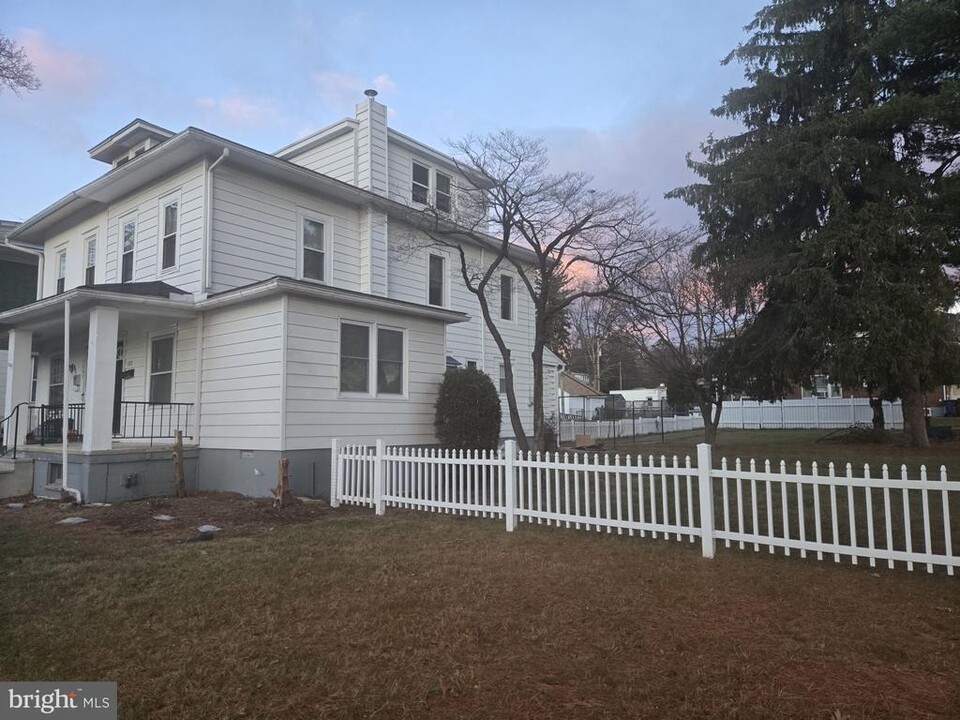 103 Perkasie Ave in West Lawn, PA - Building Photo