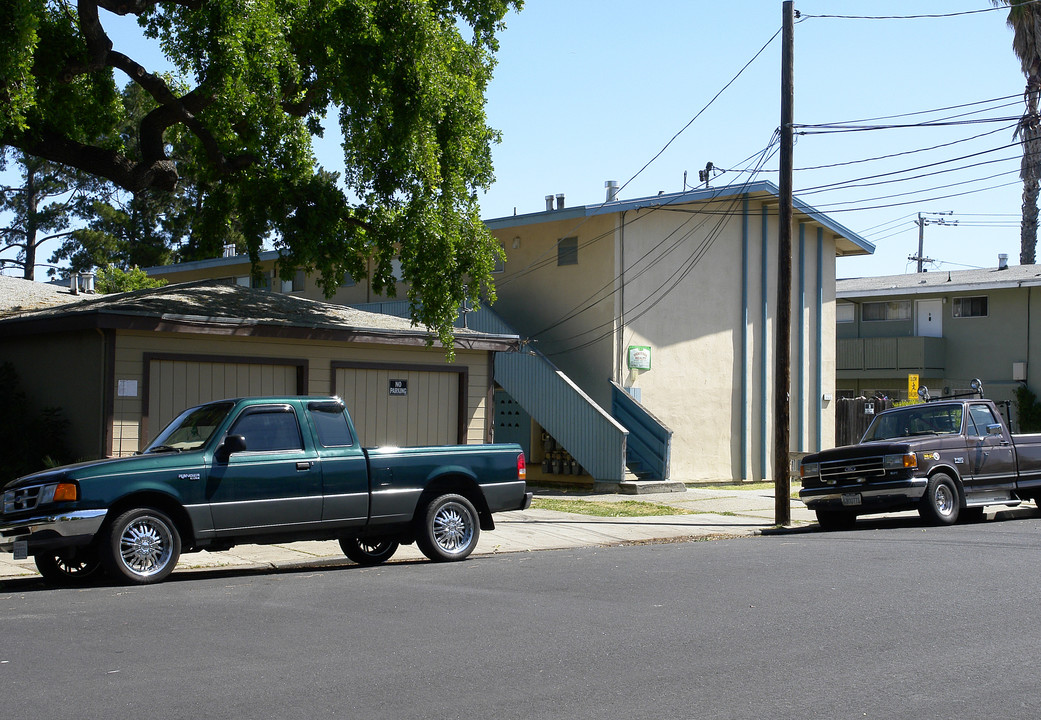 523 Stambaugh St in Redwood City, CA - Building Photo