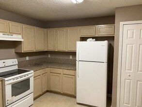 6063 Maggies Cir-Unit -Unit 115 in Jacksonville, FL - Building Photo - Building Photo