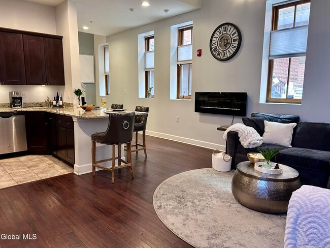 5 Spring St in Saratoga Springs, NY - Building Photo - Building Photo