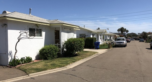 Flower Street Cottages in Chula Vista, CA - Building Photo - Building Photo