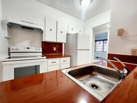 1225 NE 124th St in North Miami, FL - Building Photo