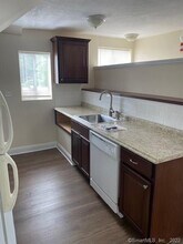 537 Post Rd in Darien, CT - Building Photo - Building Photo