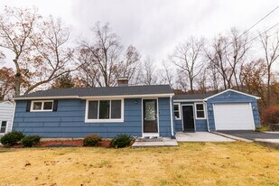 149 Lakeside Blvd E in Waterbury, CT - Building Photo