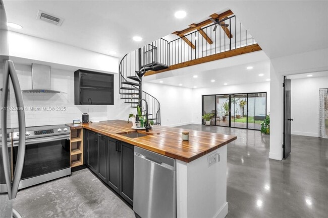 property at 6984 Greentree Ln