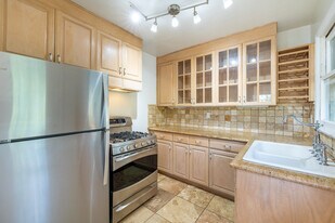 5025 Cahuenga Blvd in North Hollywood, CA - Building Photo