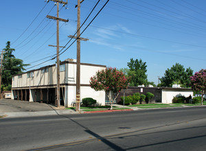 3231-3235 N Fruit Ave in Fresno, CA - Building Photo - Building Photo