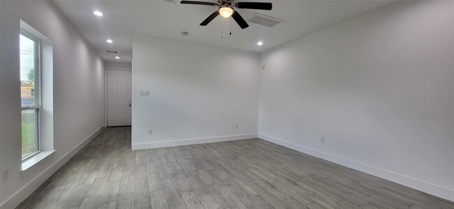 8308 Prairie View Dr in Houston, TX - Building Photo - Building Photo