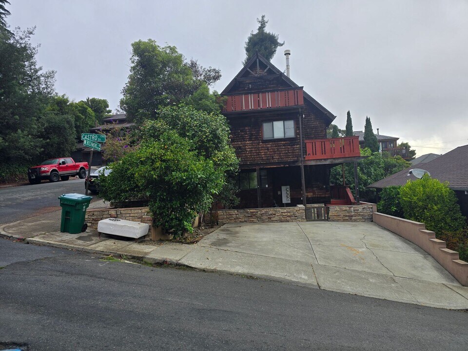 456 W Richmond Ave. in Richmond, CA - Foto de edificio
