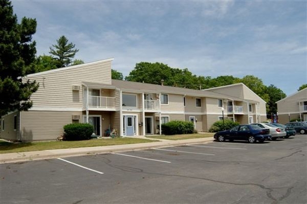 West Shore Apartments in Whitehall, MI - Foto de edificio