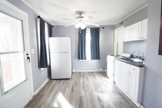 8 Vivian St in Waterford, CT - Building Photo - Building Photo