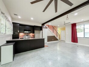 68 Meadow Lea Dr in Houston, TX - Building Photo - Building Photo