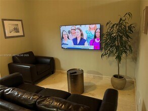 1949 NE 179th St in North Miami Beach, FL - Foto de edificio - Building Photo