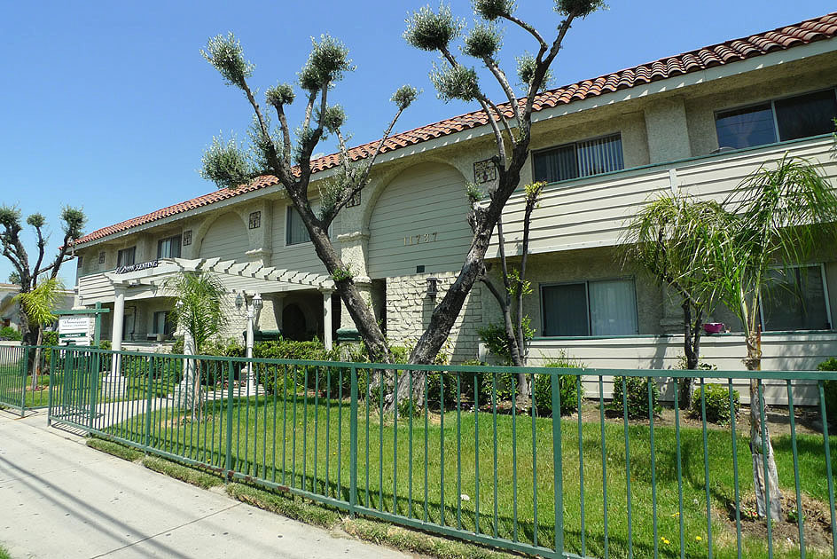 Baraka Villa Apartments in North Hollywood, CA - Building Photo