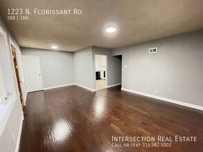 1223 N Florissant Rd in St. Louis, MO - Building Photo - Building Photo