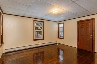 37 Vale St in Clinton, MA - Building Photo - Building Photo