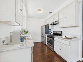 Ocean Park Boulevard in Santa Monica, CA - Building Photo