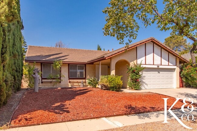 559 W Avenida De Las Flores in Thousand Oaks, CA - Building Photo - Building Photo