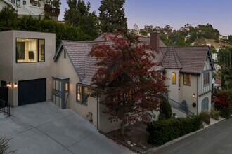2746 Belden Dr in Los Angeles, CA - Foto de edificio - Building Photo