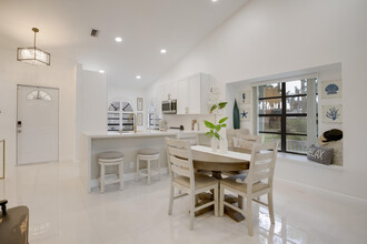 10828 Stafford Cir N in Boynton Beach, FL - Foto de edificio - Building Photo