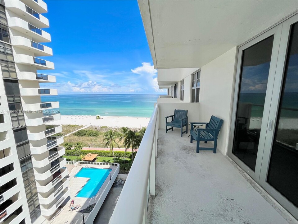 5701 Collins Ave, Unit 1117 in Miami Beach, FL - Building Photo