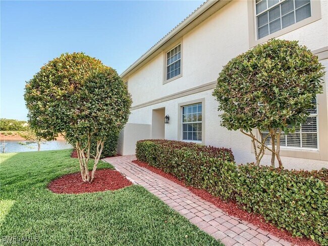 8986 Greenwich Hills Way in Ft. Myers, FL - Building Photo - Building Photo