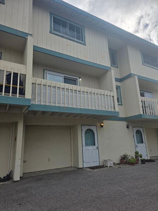 420 Dela Vina Ave in Monterey, CA - Building Photo