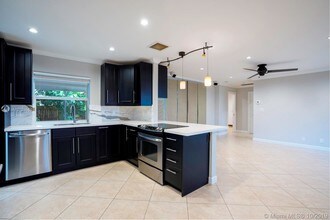 1700 NE 56th St-Unit -1 in Fort Lauderdale, FL - Building Photo - Building Photo