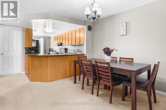 258 Meadowbreeze Dr in Ottawa, ON - Building Photo - Building Photo