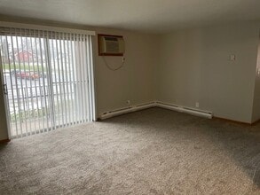 St. Charles Court Apartments in Canton, OH - Foto de edificio - Building Photo