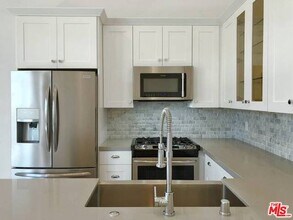 10560 Santa Monica Blvd-Unit -7 in Los Angeles, CA - Building Photo - Building Photo