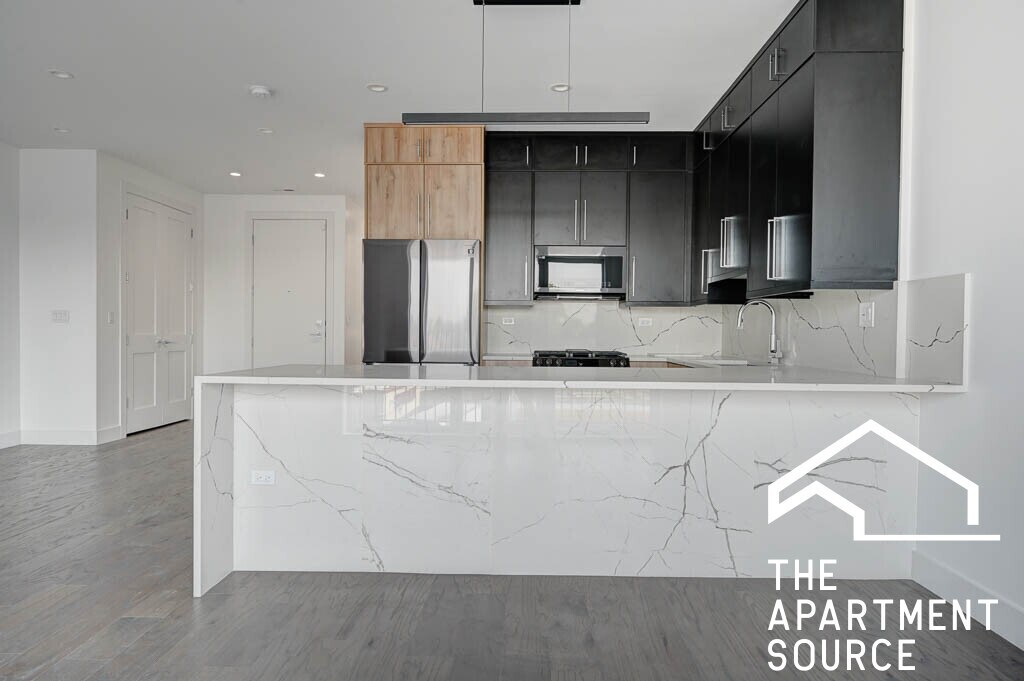 3008 W Belmont Ave, Unit 2 in Chicago, IL - Foto de edificio