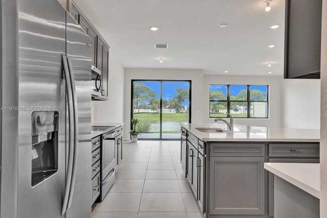 2202 Appleton Cir S in Oakland Park, FL - Building Photo - Building Photo