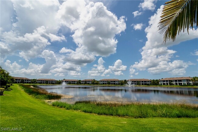 8008 Signature Club Cir in Naples, FL - Foto de edificio - Building Photo