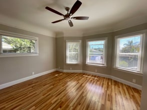 210 Frisbie St, Unit D in Oakland, CA - Foto de edificio - Building Photo