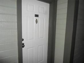 20760 NE 4th Ct in Miami, FL - Building Photo - Building Photo