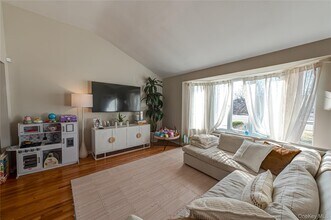 13 Evelyn Rd in Plainview, NY - Building Photo - Building Photo