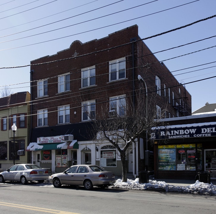 288-290 Lakeview Ave in Clifton, NJ - Building Photo