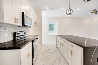 5908 St Augustine St in Houston, TX - Building Photo - Building Photo