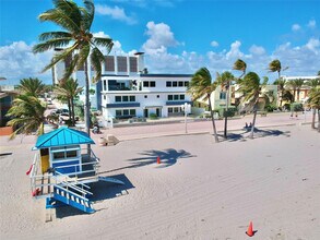 2203 N Surf Rd in Hollywood, FL - Building Photo - Building Photo