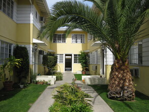 11317 Otsego St, Unit 1 in Los Angeles, CA - Building Photo - Building Photo